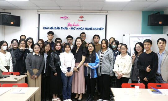 Khanh Trần là ai? Khanh Trần là CEO VIJA Link